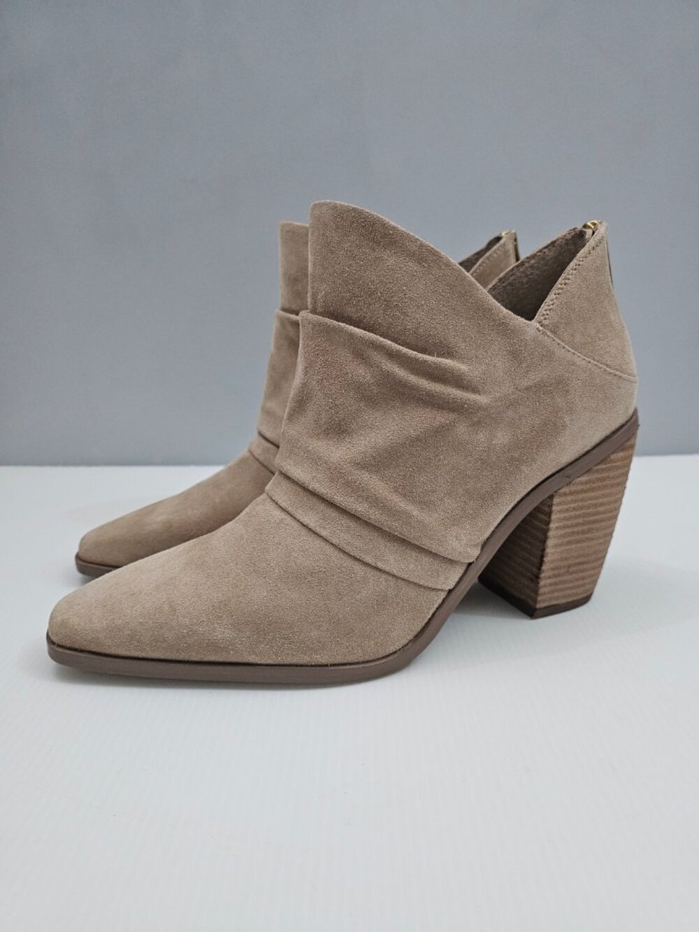 Vince Camuto Ainsley Ankle Bootie Womens 11 Tan Suede Stacked Heel Snip Toe - Picture 15 of 15